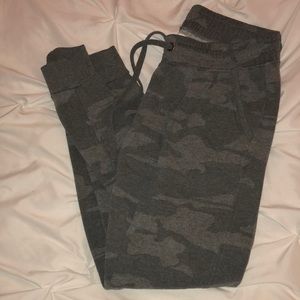 Camo jogger/sweatpants